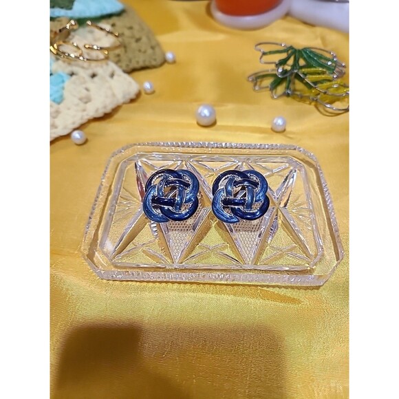 VINTAGE BLUE CELTIC IRISH KNOTS LARGE CLIP ON EARRINGS - Picture 2 of 8